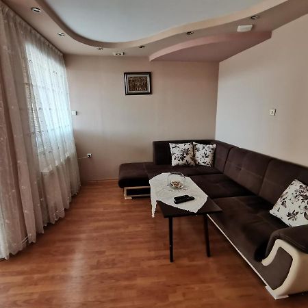 Central Apartment Targovishte Luaran gambar