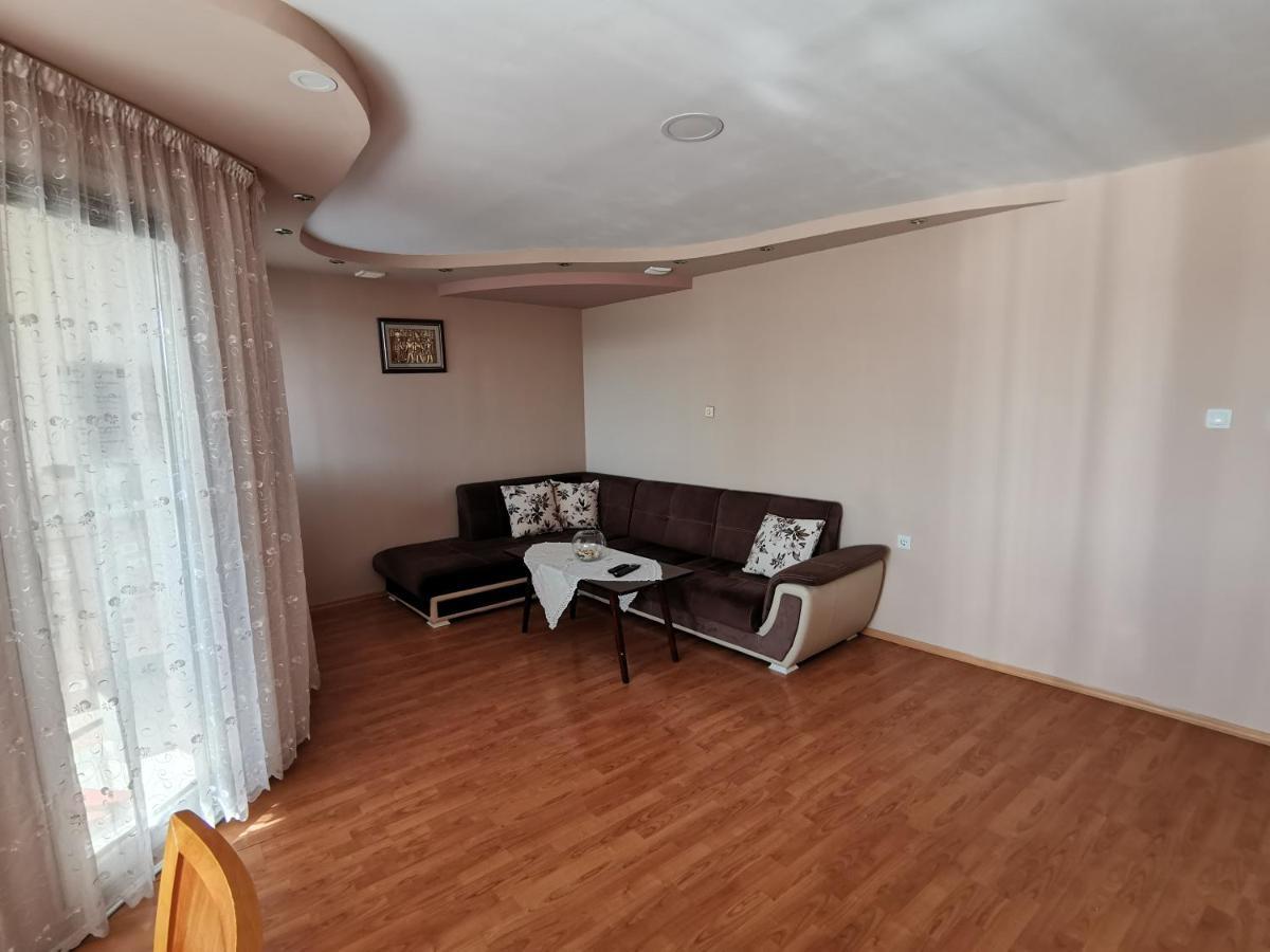 Central Apartment Targovishte Luaran gambar